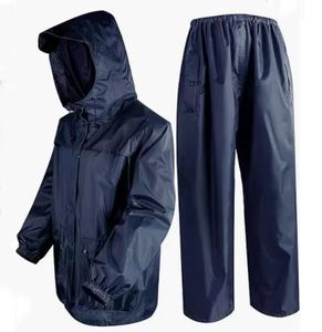 Propiedad de trabajo de agua Traje de lluvia chaqueta de nylon con pantalones duraderos para la pesca de limpieza de jardinería al aire libre